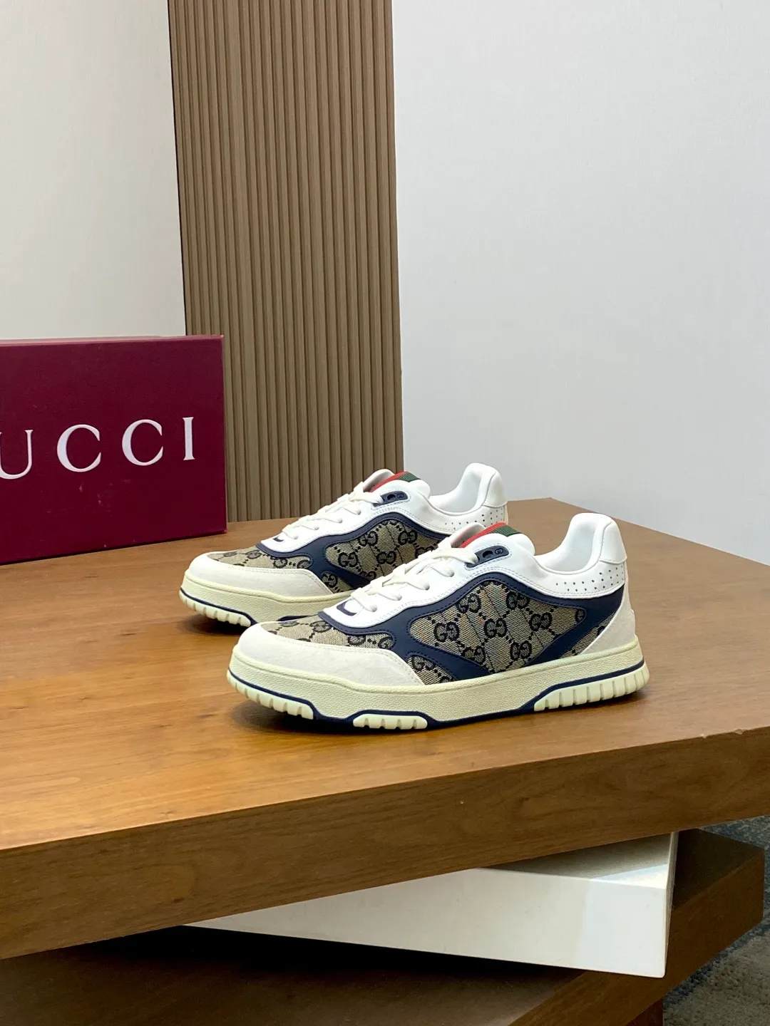 Men's Shoes 💰660 𝐆𝐮𝐜𝐜𝐢 𝐑𝐞-𝐖𝐞𝐛 As the first sneaker created by Sabato De Sarno for Gucci, the Re-Web series reinterprets the brand's classic stripes and sets off the modern silhouette design with bold and unique details. These shoes are crafted from white leather. This new sneaker is ingeniously decorated with many of the brand's classic details, and is equipped with a bright red and green webbing tongue, which will make people fall in love at first sight. White leather treated with a special process for softness and luster, with an embossed grainy texture. Script Gucci logo and interlocking G web label with Interlocking G and script Gucci logo. Rubber outsole with interlocking G detail eyelets. Web tongue. Size: 39-44 (customized for sizes 38 and 45)